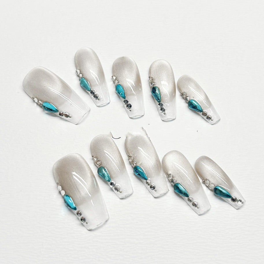 Professional Nail Set - 10PC White Ladder Design