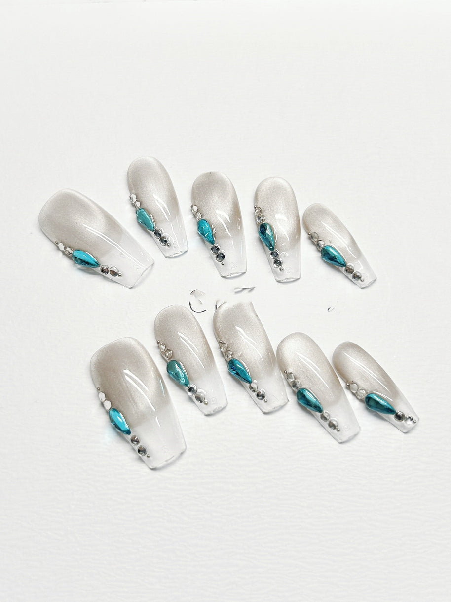 Professional Nail Set - 10PC White Ladder Design
