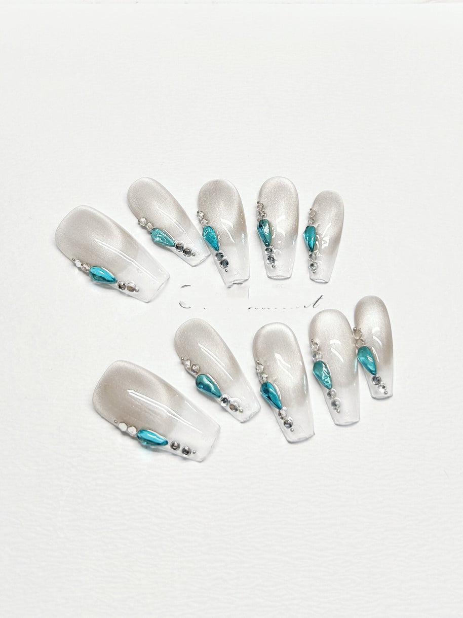 Professional Nail Set - 10PC White Ladder Design