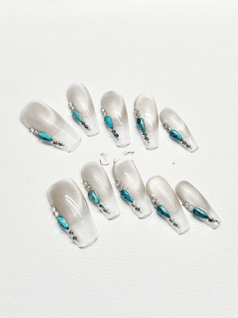Professional Nail Set - 10PC White Ladder Design