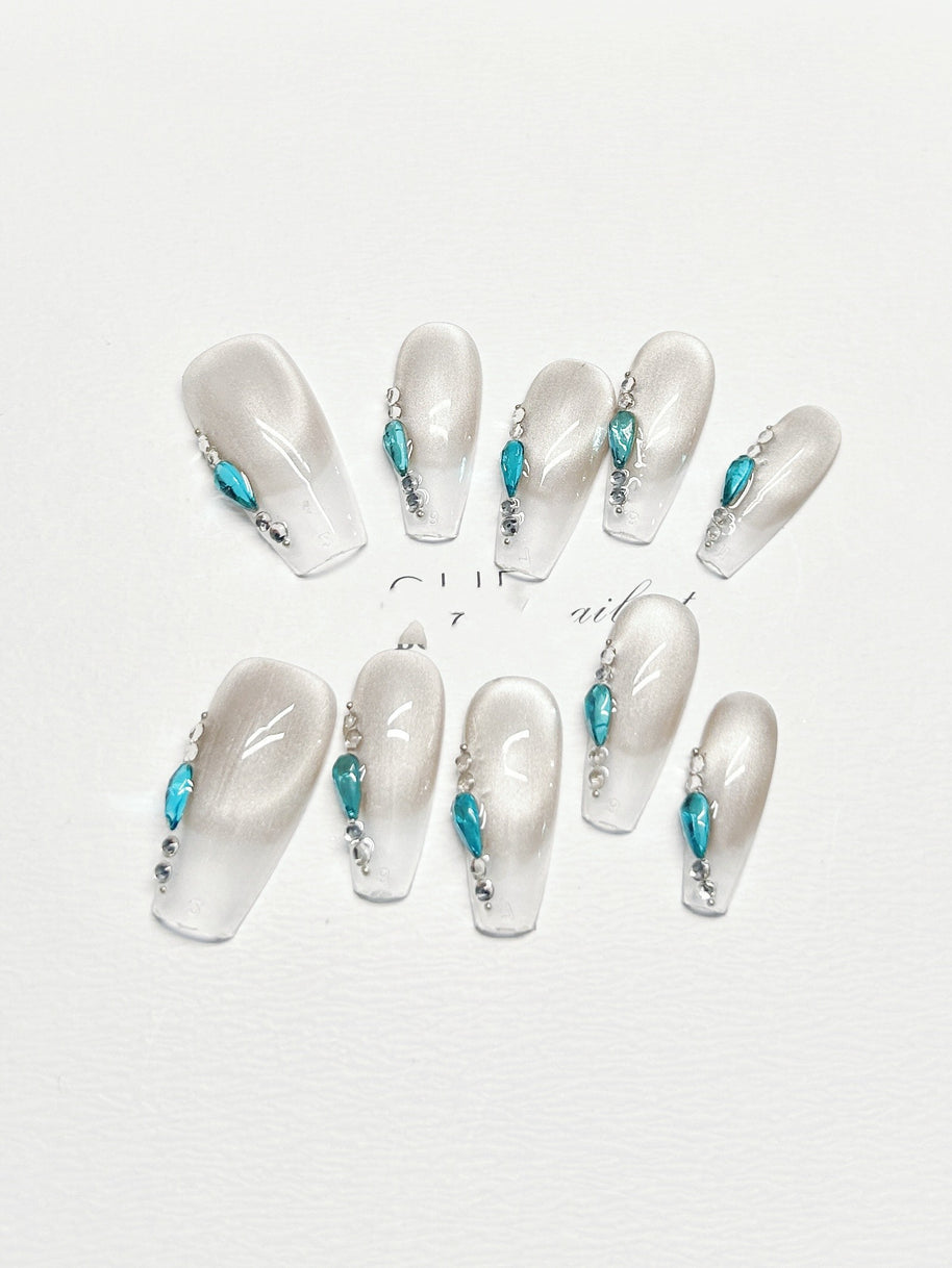 Professional Nail Set - 10PC White Ladder Design